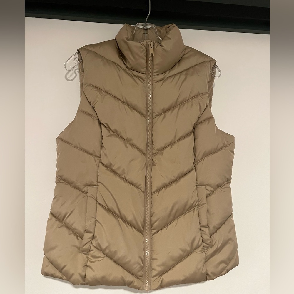 Cole Haan Women’s Taupe Puffer Vest Chevron Pattern Size Small
